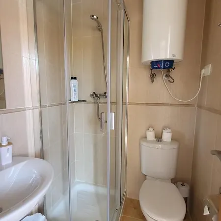 Apartamento Coqueto Con Terraza Y Cerca De La Piscina Comunitaria Y De La Playa! *