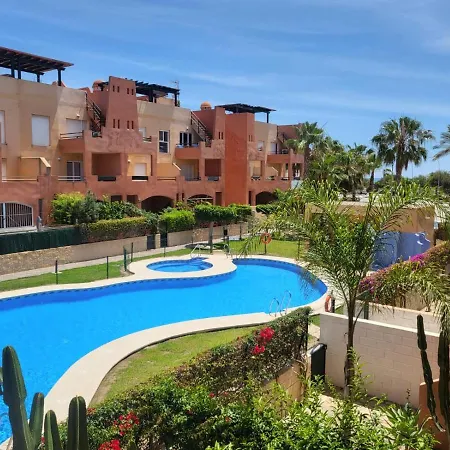 Apartamento Coqueto Con Terraza Y Cerca De La Piscina Comunitaria Y De La Playa!
