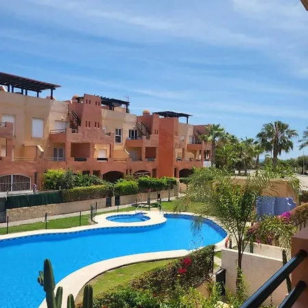 Apartamento Coqueto Con Terraza Y Cerca De La Piscina Comunitaria Y De La Playa! Apartment