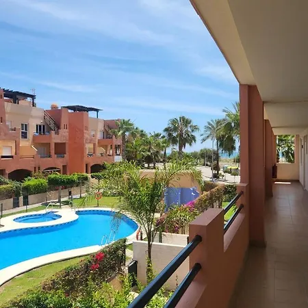 Apartamento Coqueto Con Terraza Y Cerca De La Piscina Comunitaria Y De La Playa! Apartment