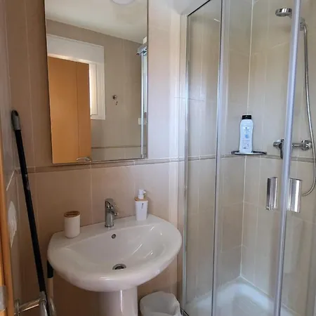 Apartamento Coqueto Con Terraza Y Cerca De La Piscina Comunitaria Y De La Playa! Apartment *