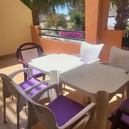 Apartamento Coqueto Con Terraza Y Cerca De La Piscina Comunitaria Y De La Playa! *