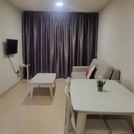 Apartamento Coqueto Con Terraza Y Cerca De La Piscina Comunitaria Y De La Playa! *