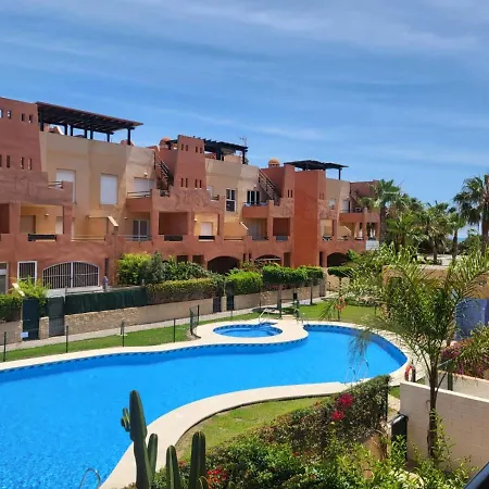 Apartamento Coqueto Con Terraza Y Cerca De La Piscina Comunitaria Y De La Playa! Apartment